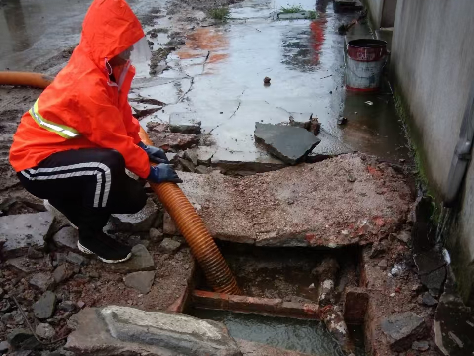 大足专业清理污水池 炜誉市政以规范流程守护城市 “肠道”